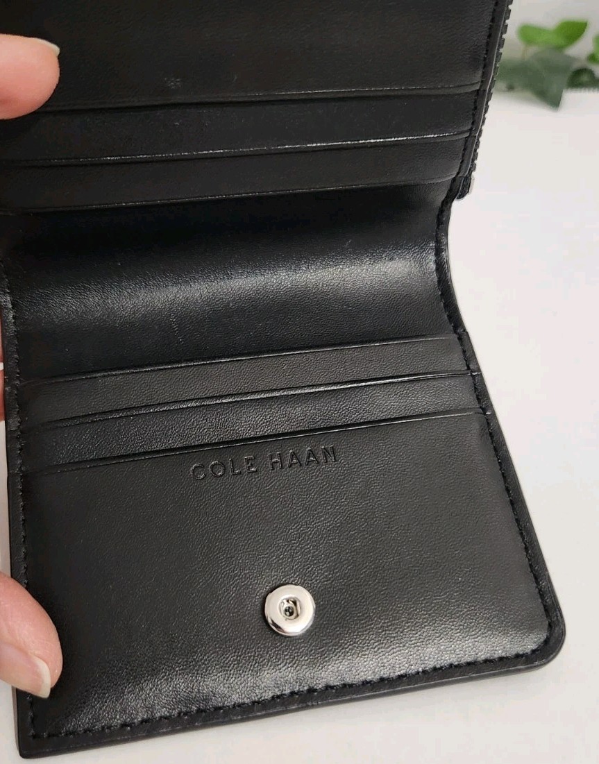 COLE HAAN GRAND SERIES MONOGRAM Black/white Leather Wallet Zip Coin Bifold View 6