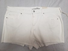 NWT UNIVERSAL THREAD WOMENS MID RISE CUT OFF JEANS SHORTS SIZE 18