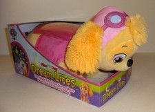 ALMOHADA MASCOTAS PAW PATROL SKYE DREAM LITES CIELO ESTRELLADO PELUCHE LUZ NOCTURNA PERRO - ¡NUEVO!!