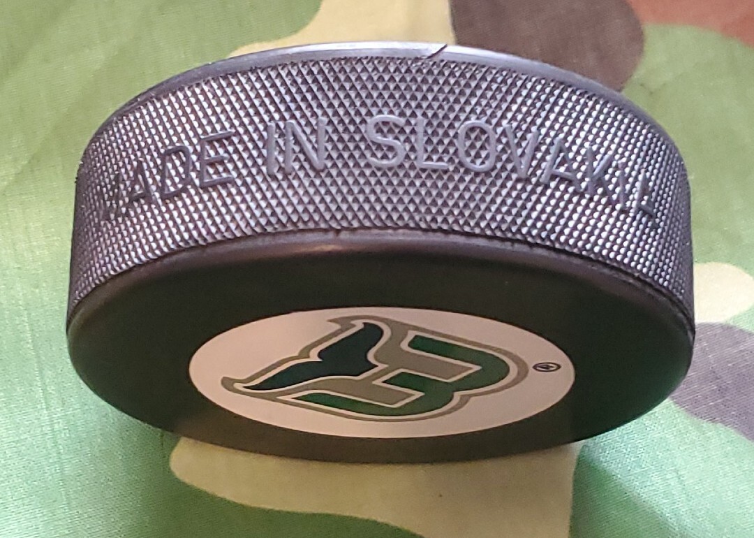 HARTFORD WHALERS INGLASCO VEGUM MFG. LICENSED NHL VINTAGE PUCK MADE IN