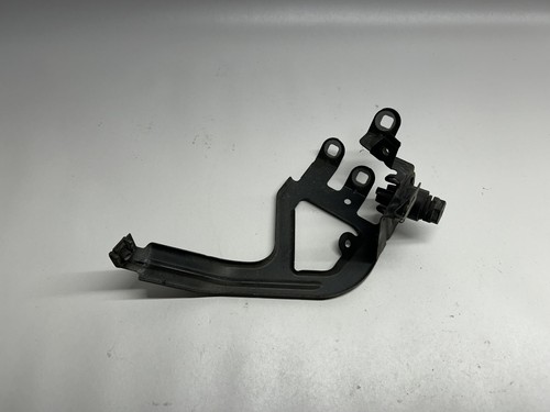 Fender mounting bracket