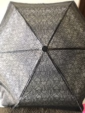 BETSEY JOHNSON BLACK/GREY LUV LOGO COMPACT AUTO OPEN UMBRELLA NWT
