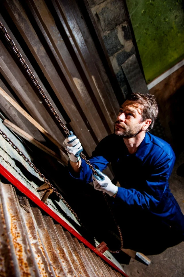 Portwest C813 Liverpool Lightweight Safety Coverall 2 Way Zipper - Image 4 of 4