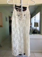 WOMENS DELICATES IVORY LACE WITH SEQUINS NIGHTGOWN SIZE MEDIUM 7010