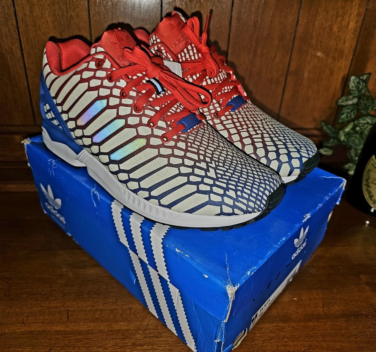 RARE Adidas ZX Flux Xeno Frozen Red, white blue!! Glow in