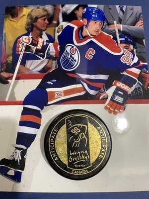 Wayne GRETZKY's ANTICIPATE Toronto CANADA RESTAURANT Puck in GLITTERING GOLD !!!