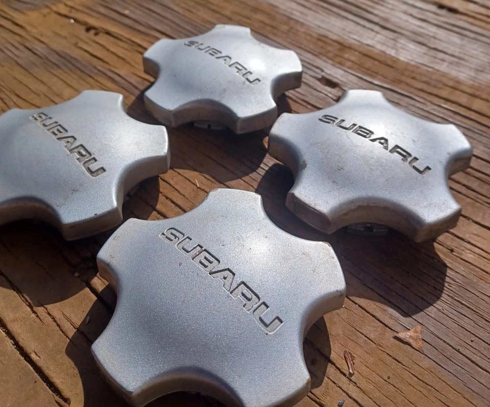 Juego de 4 tapas centrales Subaru Forester Impreza Legacy, 1993-2006 p/n 28821 AC020 S1 Foto 2 de 3