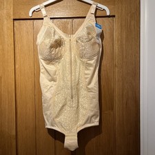 NEW WITH TAGS  SHAPING BODY SUIT . SIZE 36DD, COLOUR Beige WIRE FREE,BY NATURANA