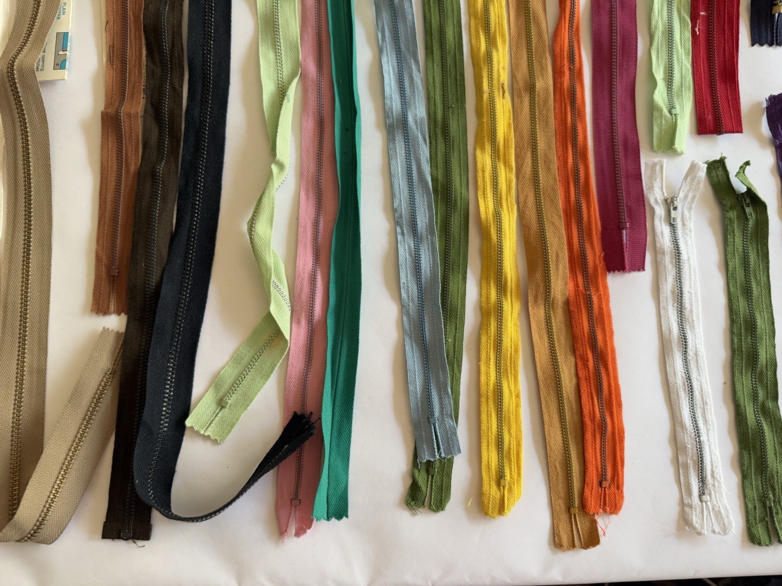 Vintage ZIPPERS Coats Clark Metal Cotton Asst Seamstress Mixed Color Size Lot 30