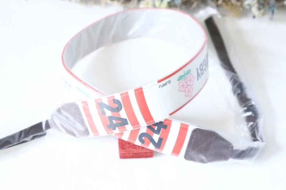 Винтажный ремешок Canon 2 дюйма с широким вырезом для однообъективных зеркальных фотоаппаратов - красный/белый - Изображение 4 из 4