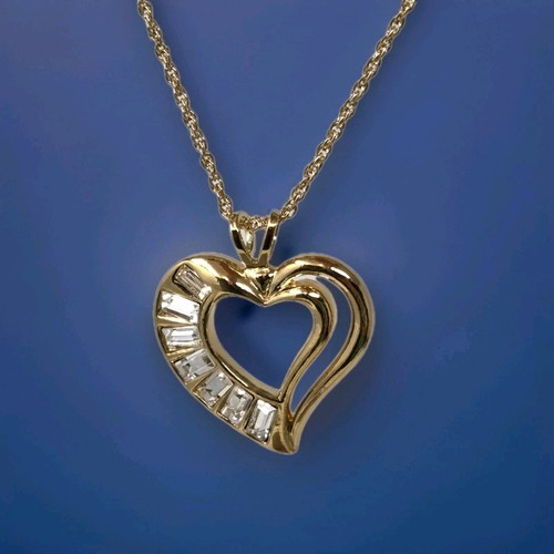 Collana con ciondolo cuore aperto strass cristallo tono oro e baguette catena 16" - Foto 6 di 13