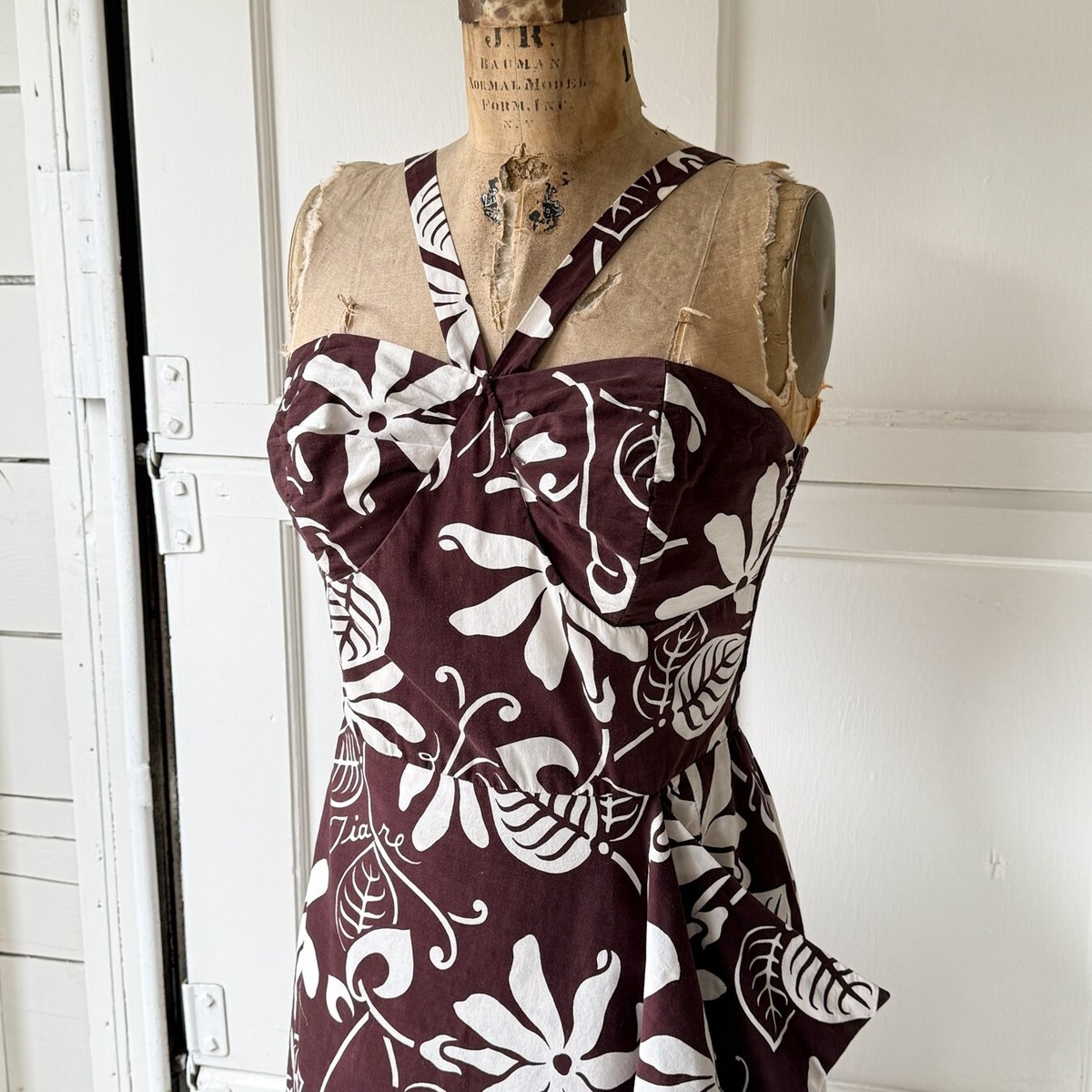 Vtg 1950s Alfred Shaheen Hawaiian Sarong Dress Brown Tahiti Print Medium 50s