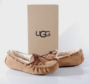 ugg women's dakota slippers chestnut