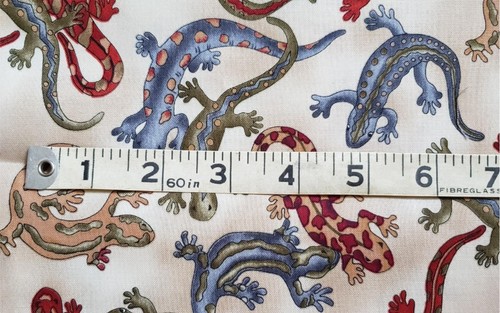 Geckos on Beige Quilt Fabric Red Blue Gold BTY Timeless Treasures F3148 - Picture 5 of 5