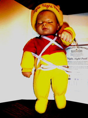 ASHTON DRAKE/FIORENZA BIANCHERI CLOTH & VINYL 11 INCH ''NIGHT NIGHT POOH'' NIB
