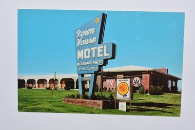 Town House Motel in Tupelo, Mississippi Postcard (UNPOSTED)