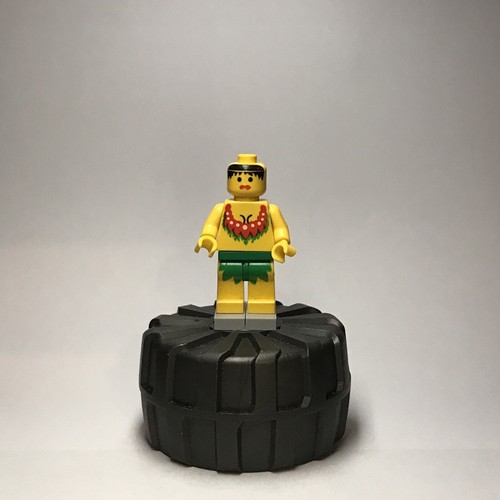 Lego Classic Pirates Female Islander Minifigure Vintage Woman Native Bald - 第 1/2 張圖片