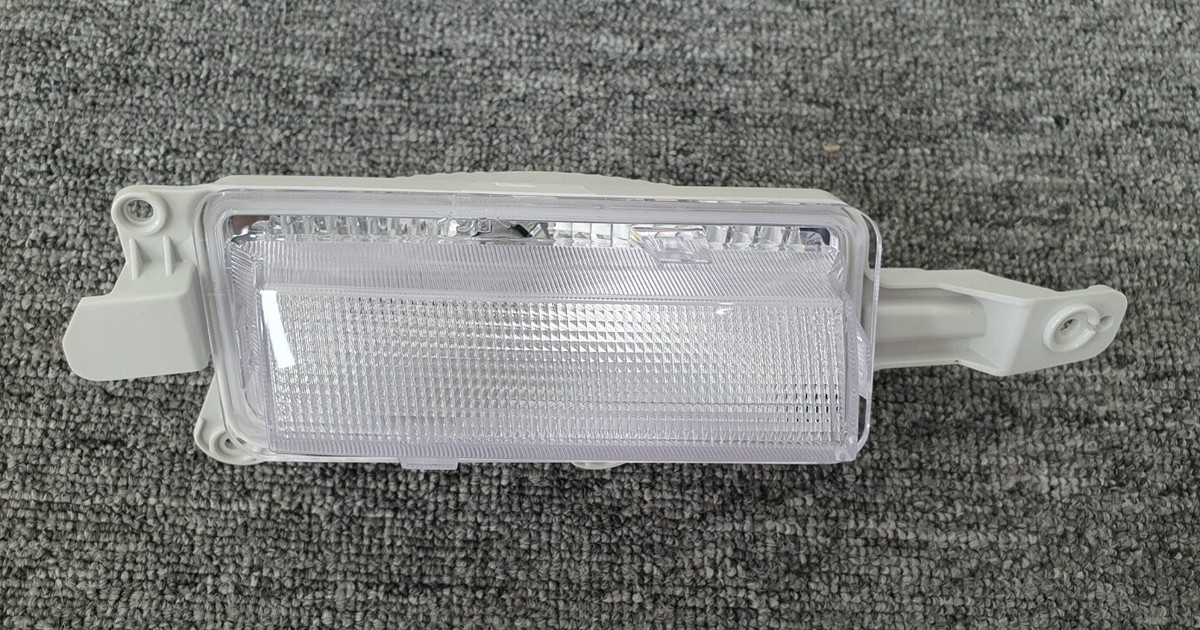 OEM 924A4-P6000 LAMP ASSY-BACK UP RH Right Ems for Hyundai Santa