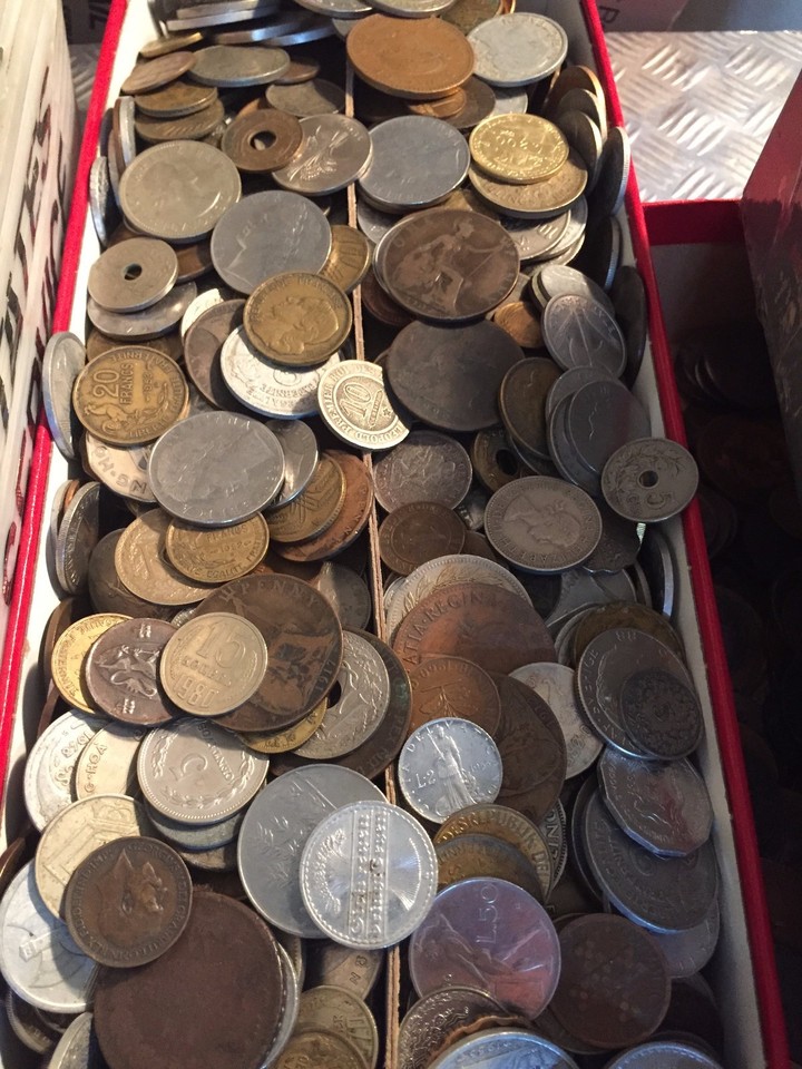 Bulk Lot Of 100 Assorted World Foreign Coins - Great For Beginners, Collectors, Crafts