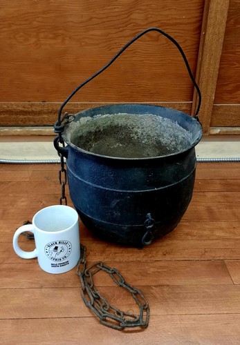 Three footed Rare Cast Iron Cauldron Black Color Antique Cooking Pot Pre-1900 - Picture 12 of 13