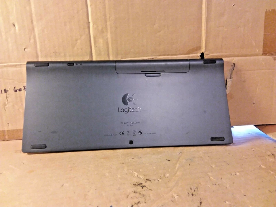 Logitech Y-R0021 Tablet Keyboard QWERTY  for iPad Bluetooth READ DISCRIPTION - Image 3 of 4