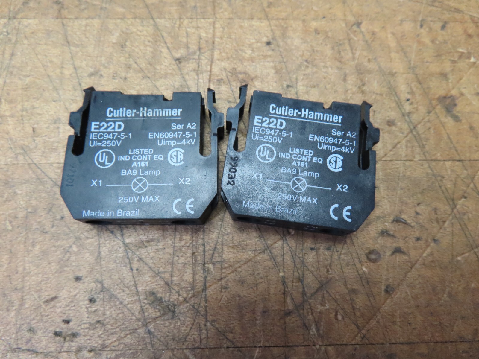 2 used EATON E22D Ser A2 direct voltage light unit (@D91)