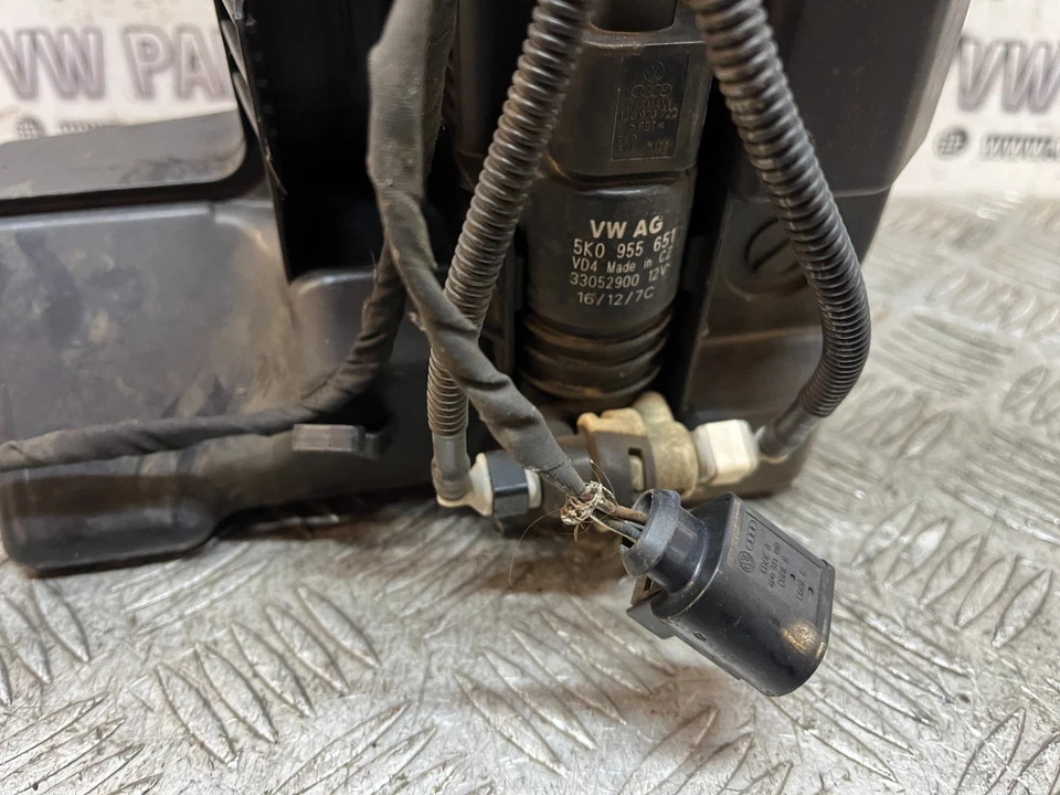 VW GOLF MK6 WINDSCREEN WASHER BOTTLE RESERVOIR W/PUMP 5K0955453 5K0955453A 08-12 - Image 2 of 4