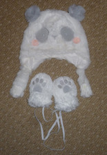 Beautiful fluffy hat and mittens set size 0-3 months