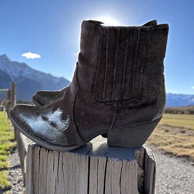Very Volatile Black Western Ankle Boots Size 7 Cowgirl Festival Boho Chic