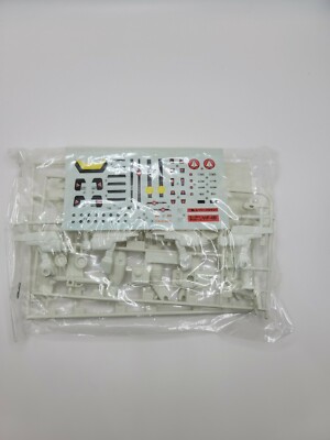 Vintage 1983 Nichimo 1/200 VF-1S Super Gerwalk Valkyrie U.N.SPACY model kit