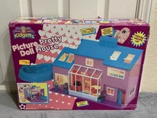 New Vintage 1994 Meritus Kidgetts Picture Pretty Doll House, Lighted & Furniture