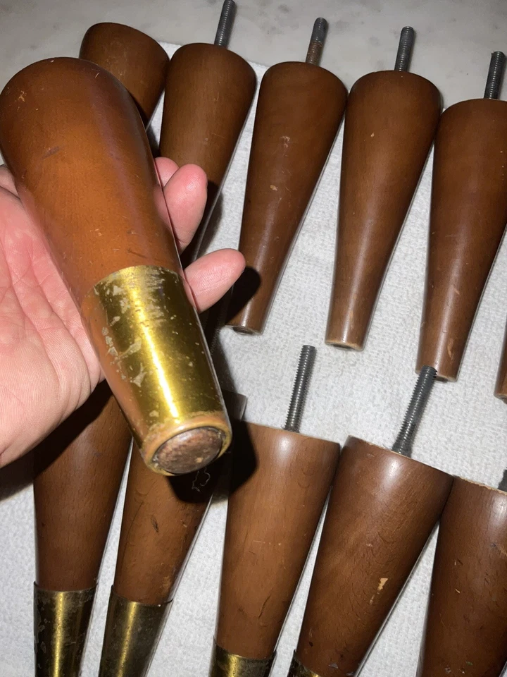 Patas de sofá de madera mediados de siglo Foto 3 de 3