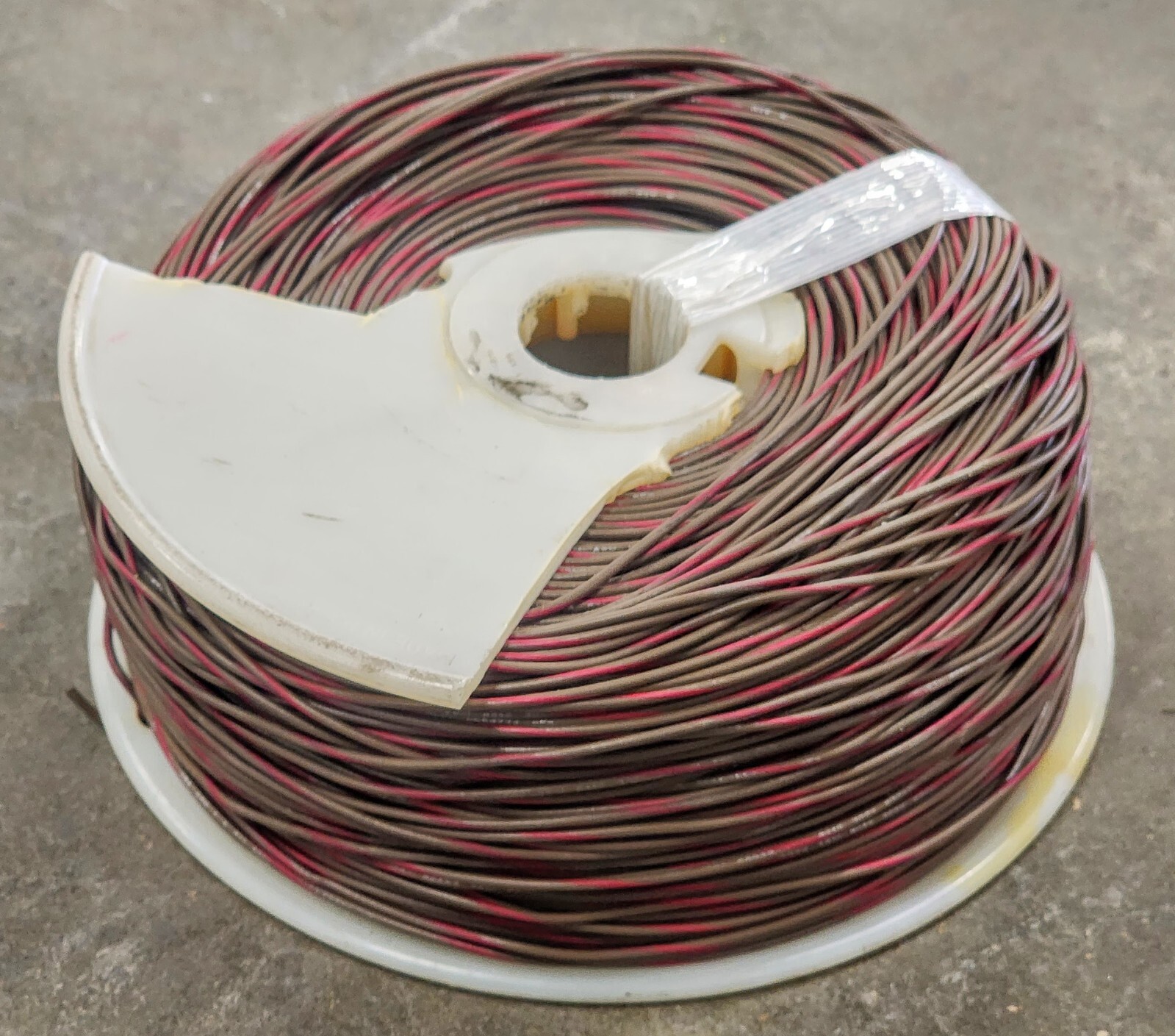 22-AWG BROWN/RED STRIPED HOOK-UP WIRE 910FT TINNED COPPER (7X30)