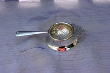 VINTAGE NICKELPLATED TEA STRAINER WITH STAND   E.P.N.S  MADE IN ENGLAND