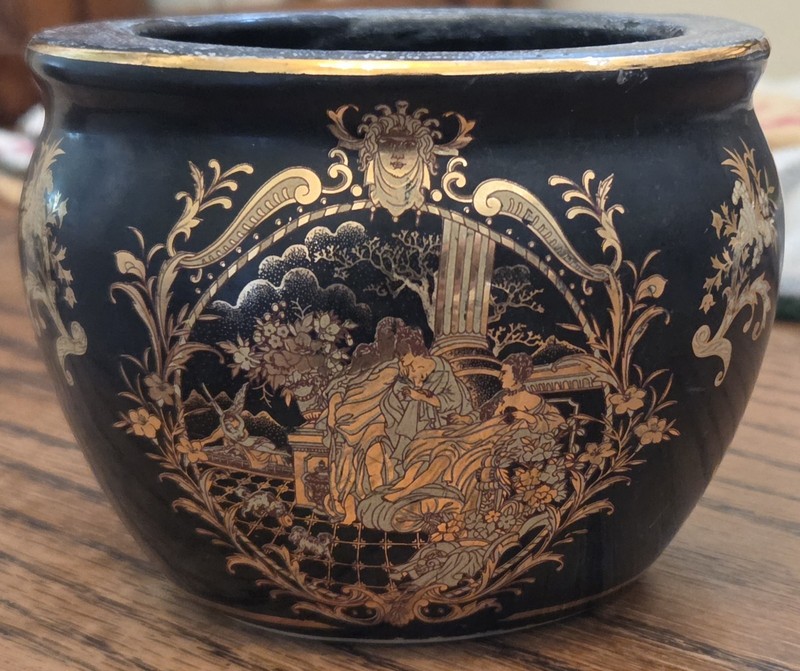 Satsuma Bowl, Black & Gold, 4" Diameter