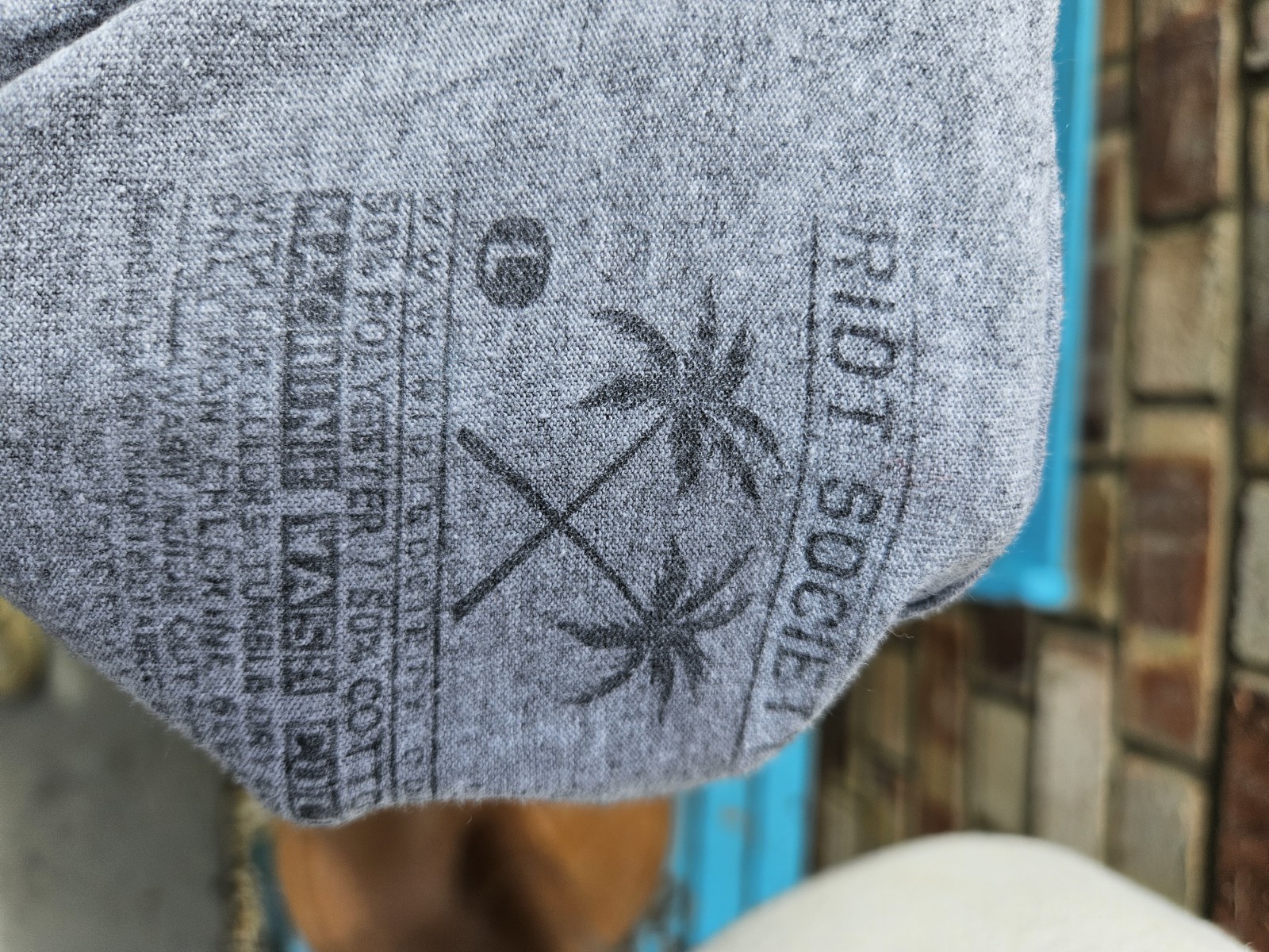 Riot Society T Shirt Mens Y2K Rare Soft 100 % Cotton Mosiac Elephant Print UK L image 9