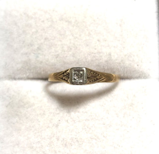 Antique Dainty 14K Yellow Gold Diamond Ring 1.5 gr. Size 6.75