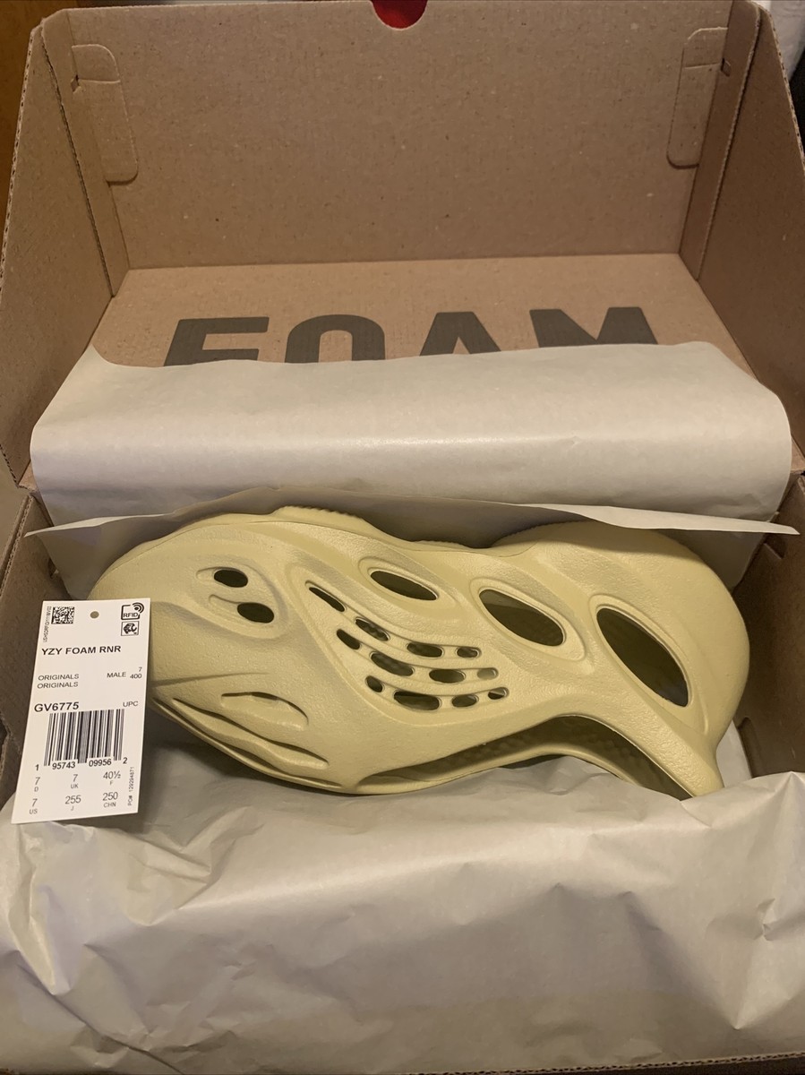 Brand New Adidas Yeezy Foam RNNR Sulfur (GV6775) Size 7 DS Brand New Adidas Yeezy Foam RNNR Sulfur (GV6775) Size 7 DS