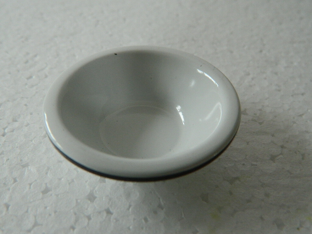 (KP2.12) 1/12TH SCALE DOLLS HOUSE 40MM ENAMEL BOWL