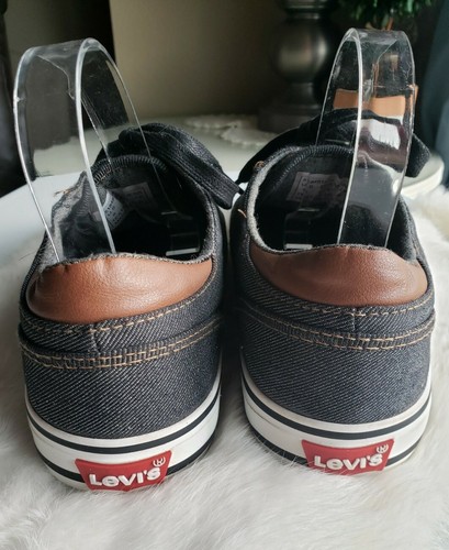Levi's \