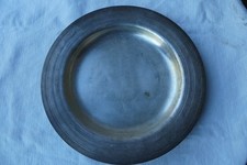 Arts décoratifs Assiette en métal argenté Décor de bandes concentriques Poinçons