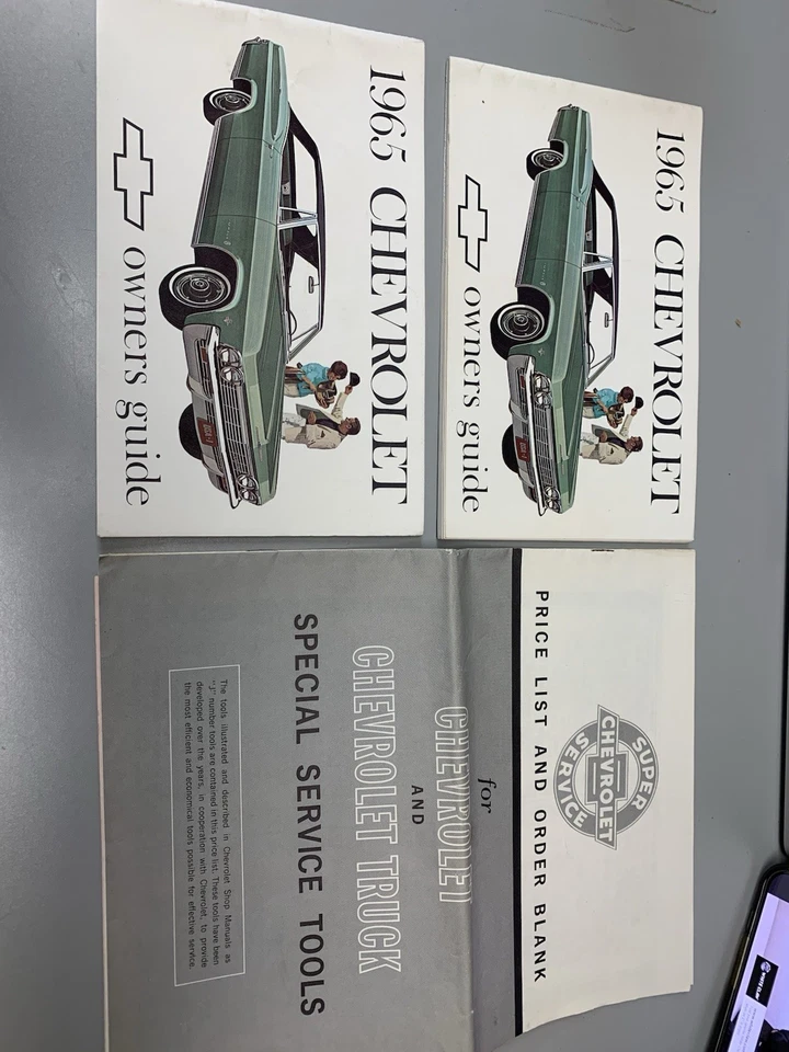 Chevrolet 1965 guía del propietario (2) y lista de precios para Chevrolet - Ephemera Foto 2 de 4