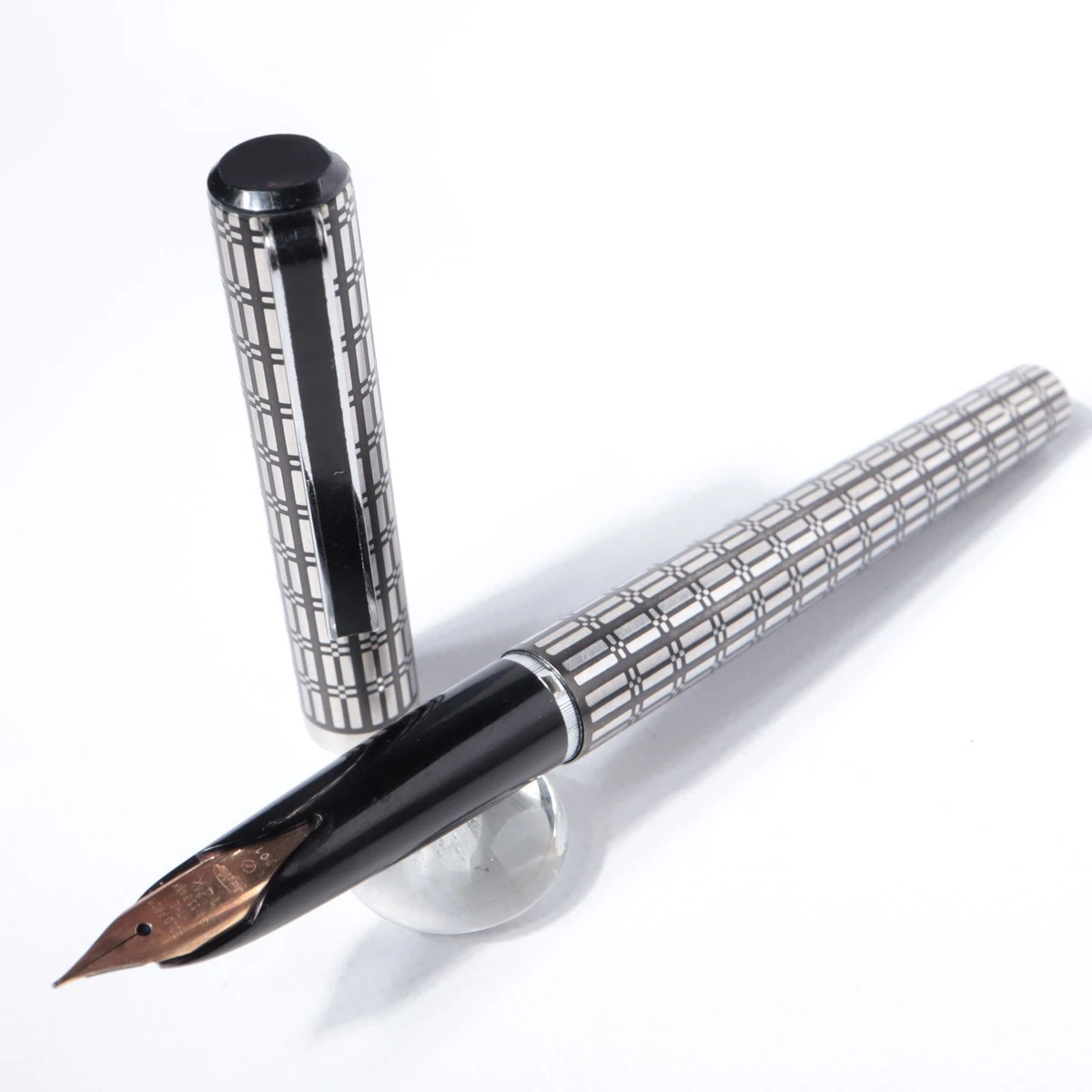 Sailor Swiss Bank Gold Grid Rare Fountain Pen 14K F Fine Silver Black Used