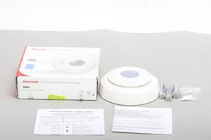 Honeywell SiXSIREN SiX Series 2-Way Wireless Siren With Accessories