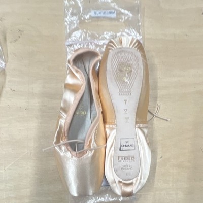 Freed of London Women s Pink Satin Pointe Ballet  7 x wineglass maker