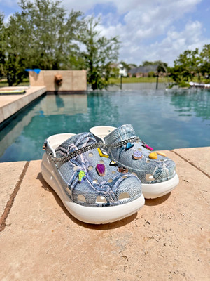 NWT SZA x Crocs Classic Crush Clogs Denim Women's 9 / Men's 7 w/ Charms Bag
