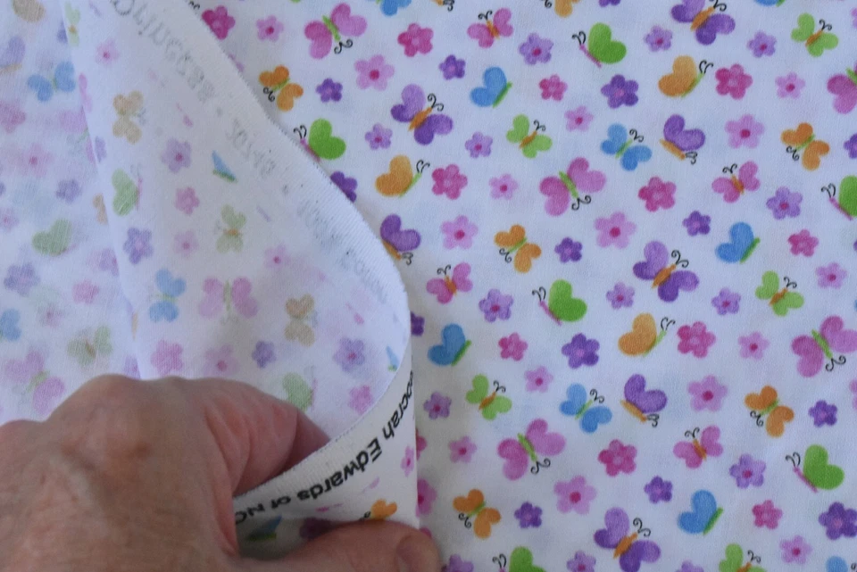 Por 1/2 yarda, colorido edredón de mariposas y margaritas de algodón, Northcott/Edwards, P6806 Foto 4 de 4