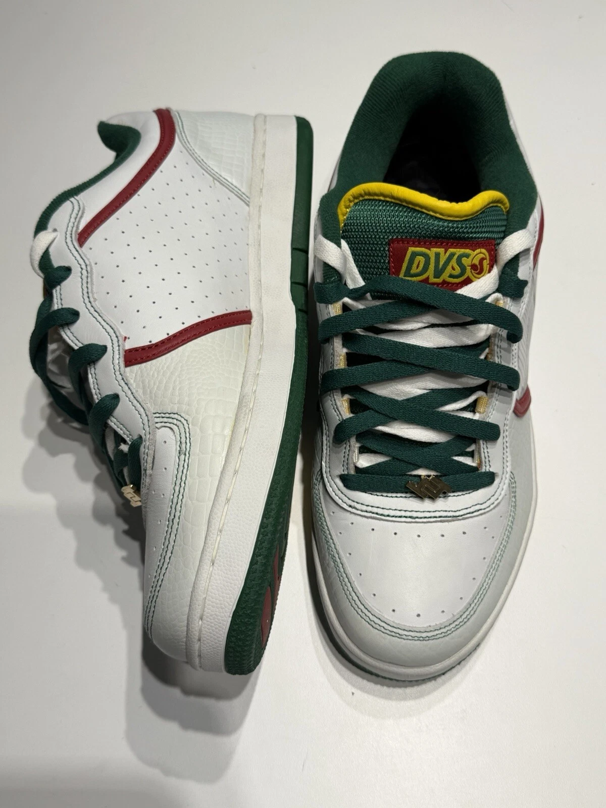 DVS SHOES DVS HUF 4 skateboard shoes. Twin towers & Gol Gate Bridge.