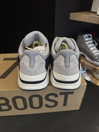 adidas Yeezy Boost 700 Wave Runner Size 11, PREOWNED - Picture 4 of 5