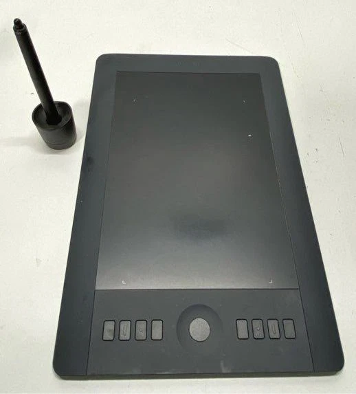 Графический планшет Wacom Intuos Pro PTH-651K с ручкой - Изображение 3 из 4